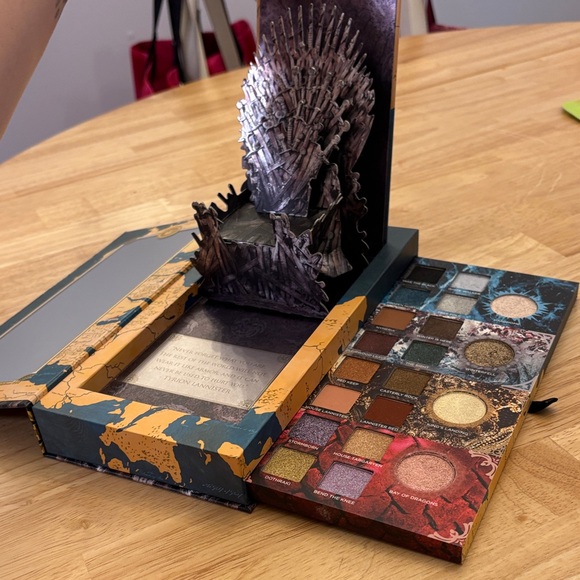 Urban Decay Other - Official Game of Thrones Urban Decay Collectable Pop-up Eyeshadow Palette